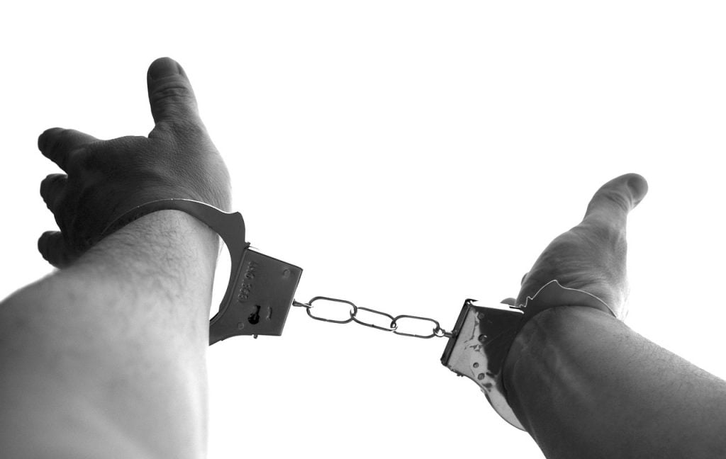 [Obrázky: 20200728_pixabay_prison_handcuffs-921290...24x648.jpg]