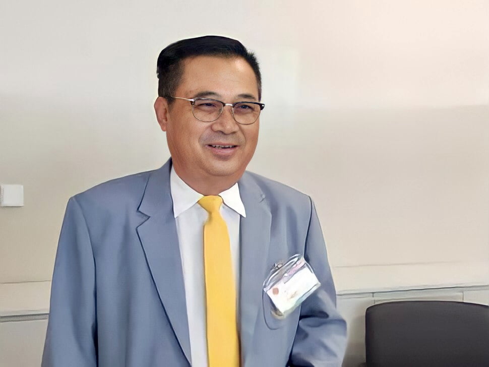 อดิศร เพียงเกษ